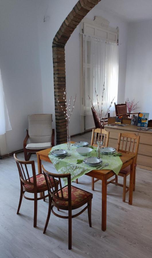 Szorcsik Haz 1913 Apartment Senta ภายนอก รูปภาพ