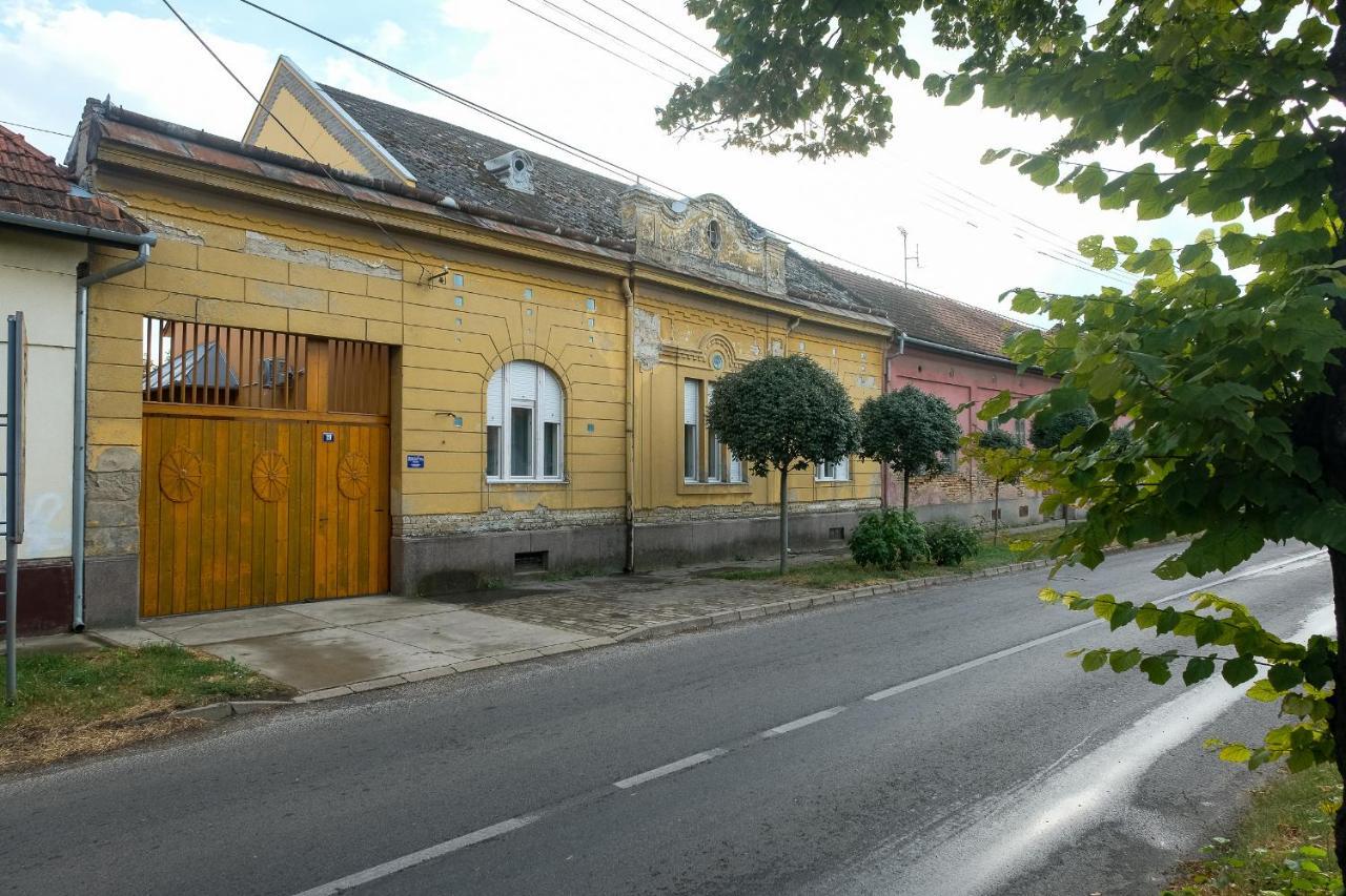 Szorcsik Haz 1913 Apartment Senta ภายนอก รูปภาพ